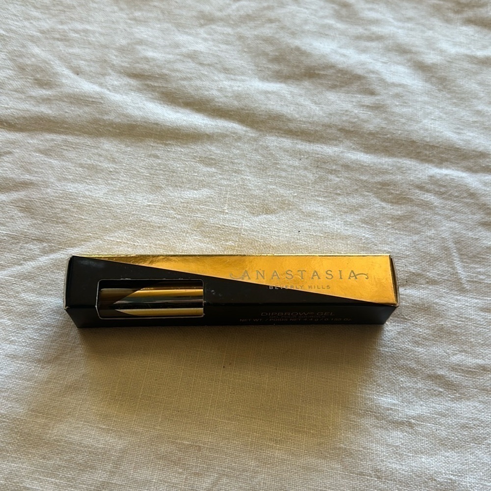 NWT Anastasia pigminted waterproof brow gel featuring a long lasting filler look
